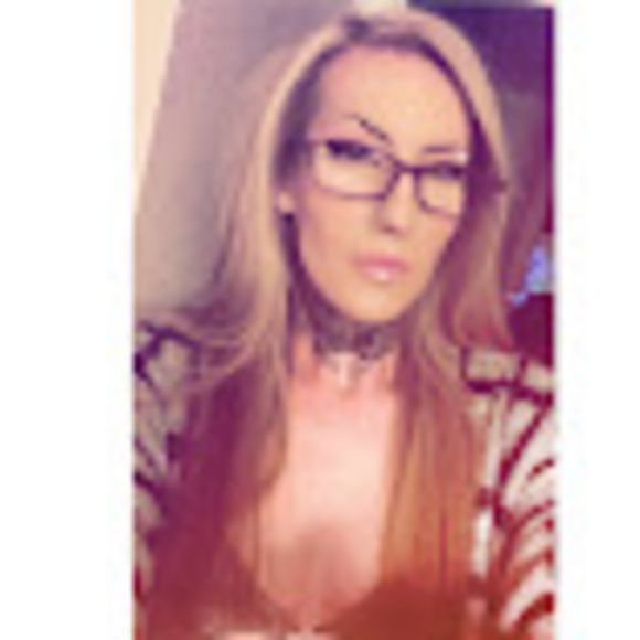 Meet your Posher, Alexandra - Picture 1 of 1